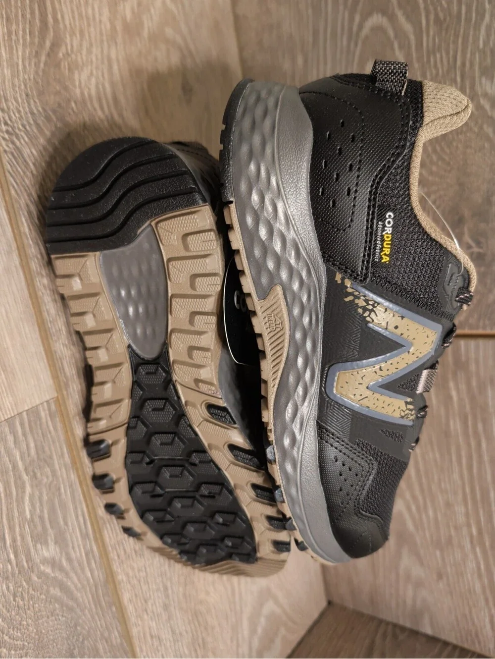 New Balance 410 V8 Sneaker MT410OK8 Men size 9 Extra Wide 4E Trail Running New